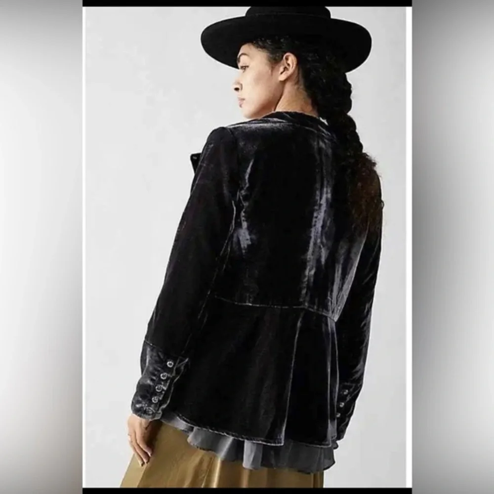 Free People Faye black Ebony Velvet Jacket‎ Size Small brand new